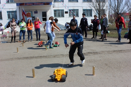 На территории Омской области школьники участвуют в мероприятиях третьей недели безопасности дорожного движения